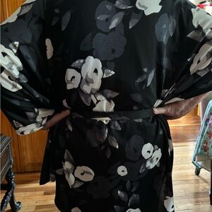 LuLaRoe cape- Black & White size S/M